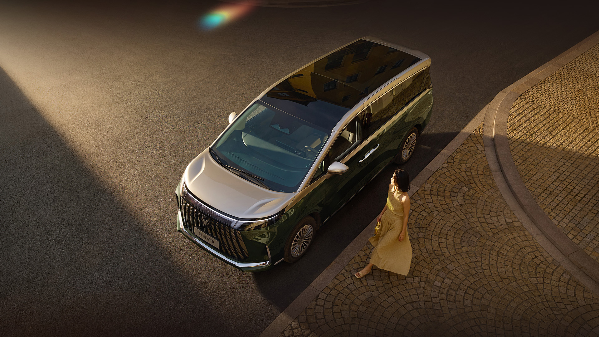 Гібридний автомобіль Arcfox V9 PHEV